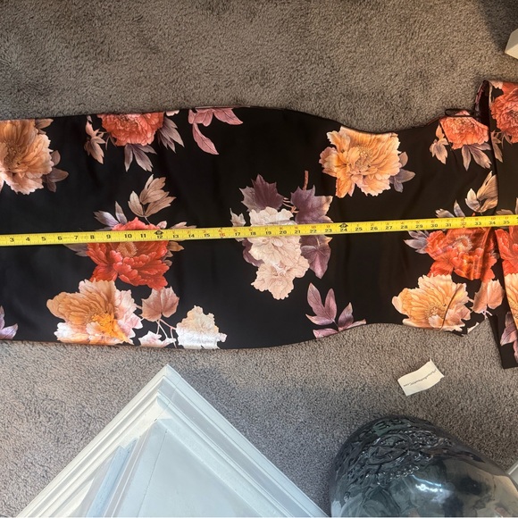 Flowered bodycon dress - Picture 9 of 12